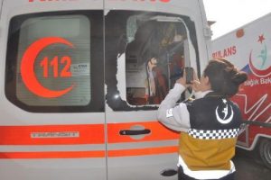 Panzere atılan molotof, ambulansı yaktı