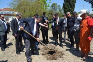 Şehit savcı i&ccedil;in fidan diktiler