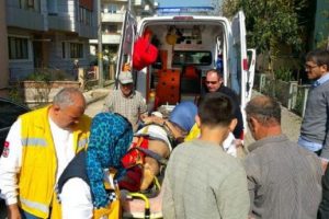 &Uuml;&ccedil;&uuml;nc&uuml; kattan d&uuml;şen inşaat iş&ccedil;isi yaralandı