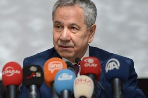 Arın&ccedil;'tan Bursa'da flaş a&ccedil;ıklama: Biz İdris Naim Şahin değiliz!