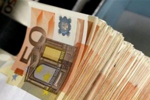 Euro 4 ayın zirvesine &ccedil;ıktı