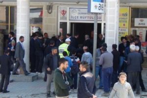 1600 kişiye cuma &ccedil;ıkışı helva dağıtıldı