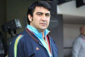 &Uuml;mit &Ouml;zat'tan futbolculara destek!