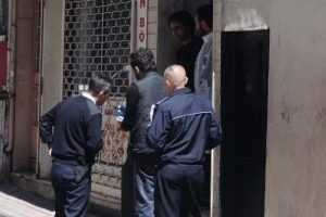 Yabancı uyruklu bir kadın bı&ccedil;aklanarak &ouml;ld&uuml;r&uuml;ld&uuml;