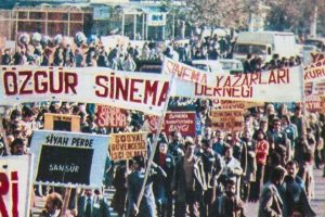 Sinemacılardan sans&uuml;re karşı y&uuml;r&uuml;y&uuml;ş &ccedil;ağrısı!
