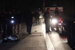 Feci kaza! TIR'a &ccedil;arptıktan sonra panikleyince...