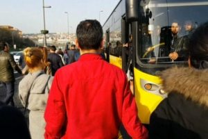 Metrob&uuml;s Okmeydanı'nda arızalanınca...