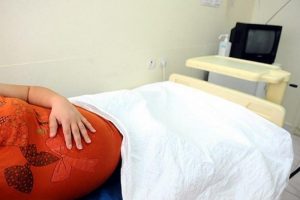 T&uuml;rkiye'de &ccedil;ocuk yaşta anne olanların sayısında d&uuml;ş&uuml;ş var!