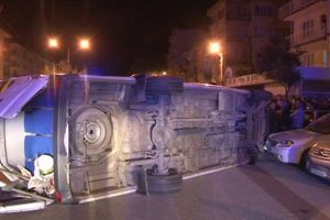 Bursa'da feci kaza! İtfaiye aracı, servis minib&uuml;s&uuml;ne &ccedil;arptı!