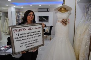 '&Ccedil;ocuk gelinlere' en anlamlı protesto!