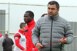 &Uuml;mit &Ouml;zat mektup yazarak istifa etti!