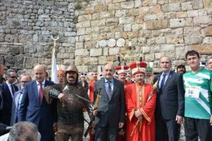 Startı gecikmeli veren Bakan M&uuml;ezzinoğlu'na tepki