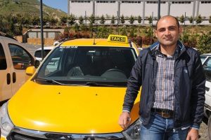 Antren&ouml;rl&uuml;k yapmayı umdu, taksi şof&ouml;r&uuml; oldu