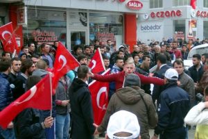 Bursa Orhangazi'de HDP binasına tepkiler s&uuml;r&uuml;yor