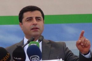 "Savaşa hazırlanır gibi se&ccedil;ime hazırlanıyorlar"