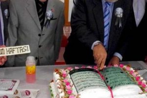 Kur'an-ı Kerim tasarımlı pastaya inceleme
