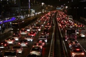 Ambulansa 12 saniyede yol vermeyene ceza geliyor