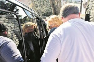 Meryem Uzerli kızıyla Ozan G&uuml;ven'in evinde...