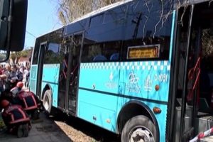 Halk otob&uuml;s&uuml; dehşeti: 1 &ouml;l&uuml;, 1 yaralı
