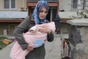 İğren&ccedil;! Gece yarısı dehşete uyandılar!