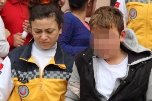 Arkadaşını kalemtıraşla hastanelik etti