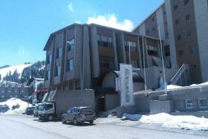 Bursa Uludağ'ın zirvesinde ka&ccedil;ak yapılara ge&ccedil;it yok!