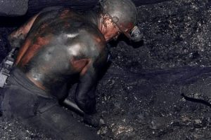K&ouml;m&uuml;r madenini su bastı: 7 &ouml;l&uuml;, 13 iş&ccedil;i mahsur