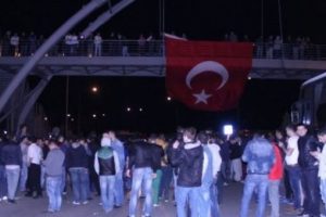 DHKP-C'li ter&ouml;ristin mezar ziyaretinde olay &ccedil;ıktı