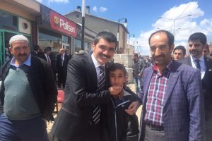 MHP Milletvekili adayı Arslan'dan gen&ccedil;lere ve yaşlılara &ouml;zel ilgi