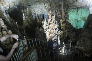 &Ccedil;obanın keşfettiği yeraltındaki Pamukkale'ye ziyaret&ccedil;i seli