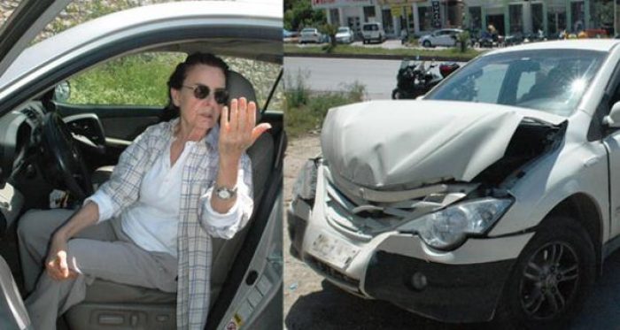 Fatma Girik trafik kazası ge&ccedil;irdi...