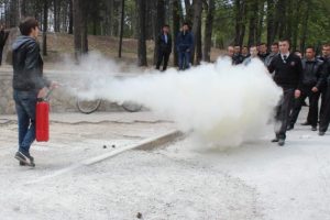 Bu kez &ouml;ğrencilerden g&uuml;venlik g&ouml;revlilerine m&uuml;dahale!