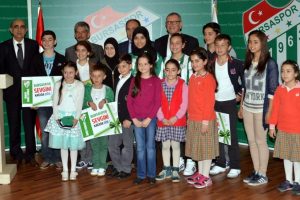 Bursaspor sevgisini kağıda d&ouml;ken minikler &ouml;d&uuml;llendirildi!
