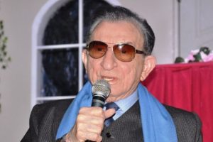 &Uuml;nl&uuml; tiyatrocudan Deniz Seki'ye mesaj