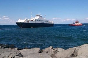 Karaya oturan feribot kurtarıldı