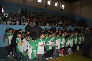 Bursa B&uuml;y&uuml;kşehir'den miniklere satran&ccedil; takımı