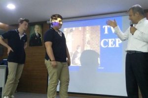 Cep telefonu i&ccedil;in yaş sınırı ka&ccedil; olmalı?
