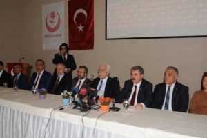 SP Genel Başkanı Kamalak: T&uuml;rkiye ekonomisi &uuml;retmiyor, t&uuml;ketiyor!