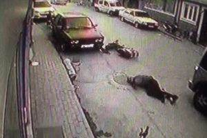 Bursa'da bisikletle otomobil &ccedil;arpıştı!