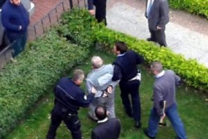 Gebze'de Atat&uuml;rk B&uuml;st&uuml;'ne baltalı saldırı