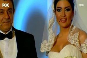 Esra Erol'la programında yılın düğünü! Hakan ve Seba evlendi!