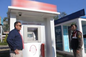 Uyanık vatandaşın dikkati atm hırsızlarını engelledi