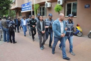 İnsan ka&ccedil;ak&ccedil;ıklarına tutuklama