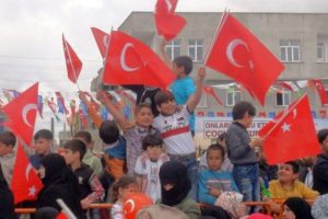 Suriyeli &ccedil;ocuklara 7 TIR oyuncak dağıtıldı