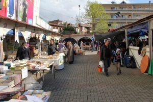 Bursa'da kitap kermesine b&uuml;y&uuml;k ilgi