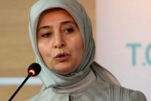 Sare Davutoğlu'nun ziyaret edeceği evin &ouml;n&uuml;nde silahlı kişi g&ouml;zaltına alındı