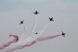 T&uuml;rk Yıldızları'ndan nefes kesen g&ouml;steri