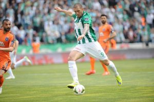 Timsah Başakşehir'i ezdi ge&ccedil;ti!