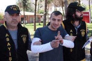 'Hostes' lafına kızınca durak kurşunladı!