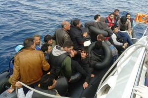 &Ccedil;anakkale a&ccedil;ıklarında 219 ka&ccedil;ak yakalandı